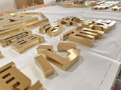 樟树拉丝不锈钢字的特点。