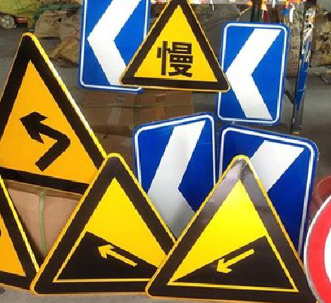 樟树标识标牌中颜色的确定是很重要的。